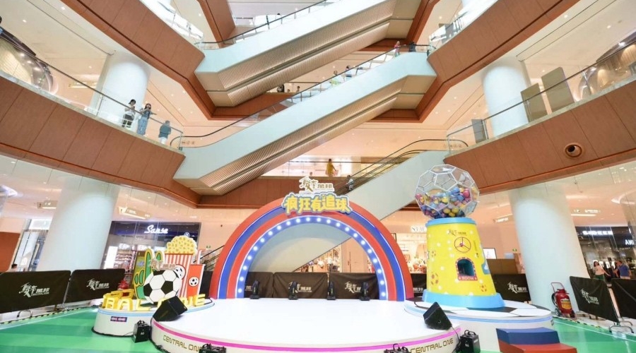 駿壹萬邦廣場“瘋狂有追球”足球主題展